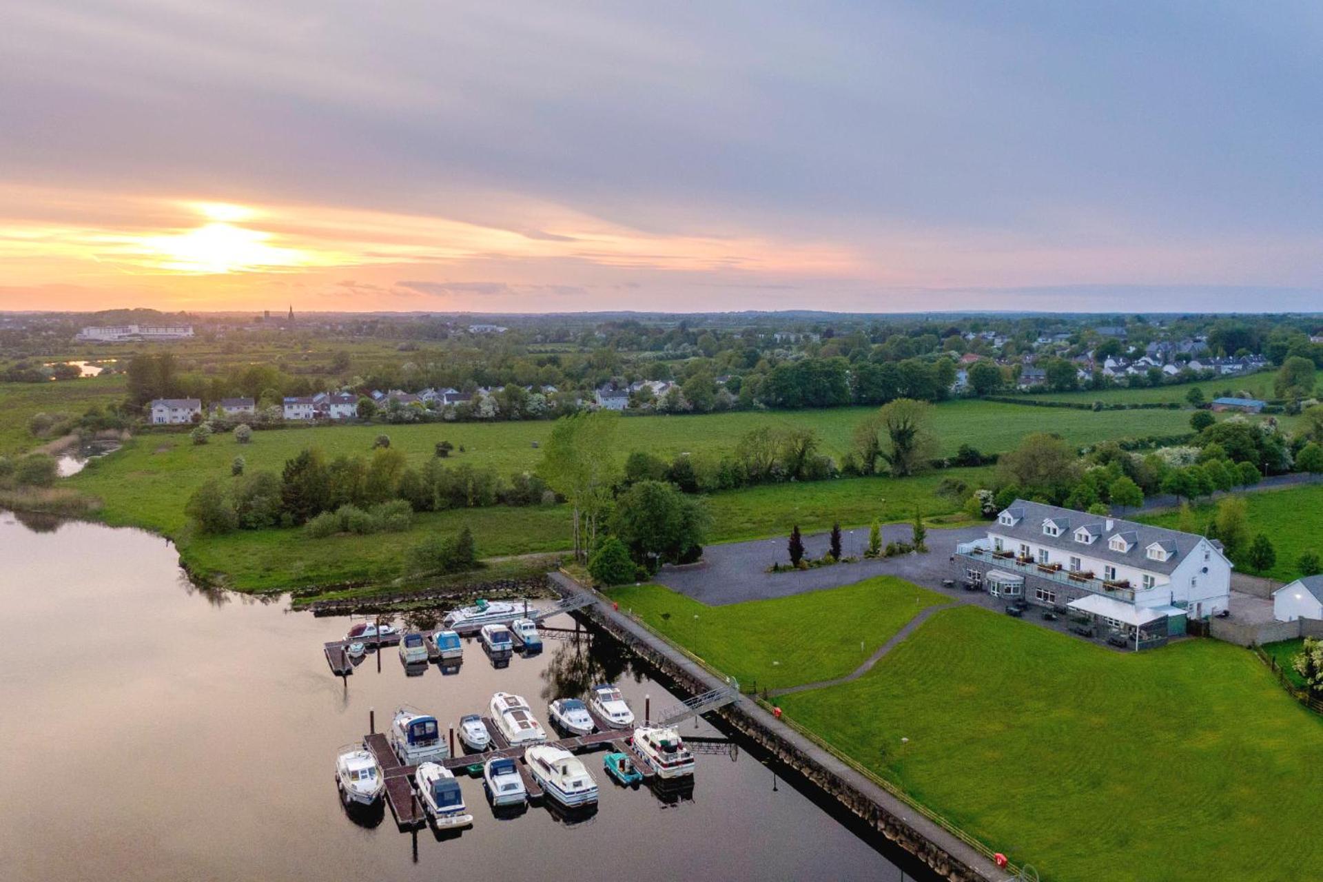 Moycarn Lodge & Marina Ballinasloe Exterior photo